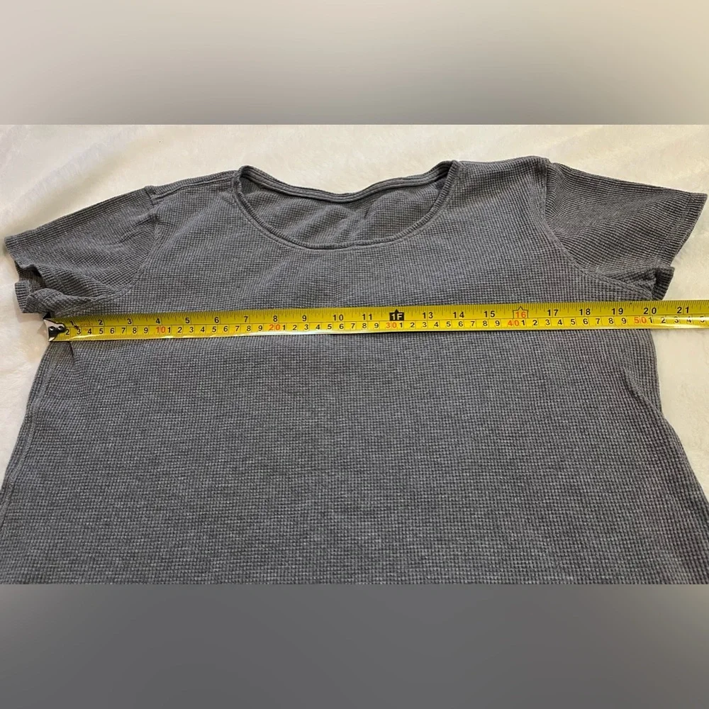 2 Lululemon women’s Love Crew III waffle Heathered Grey knit tshirts P2P 20” - Picture 5 of 9